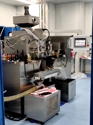 Machine de fabrication de capsules en gel doux de haute précision avec remplissage en rouleau à matrices de 150x250 mm